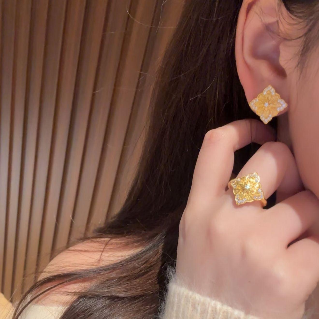 2026 Italian Buchi Brushed Clover Necklace Pendant Light Luxury Diamond Octagram Earrings Flower Ring
2026 Italian Buchi Brushed Clover Necklace Pendant Light Luxury Diamond Octagram Earrings Flower Ring