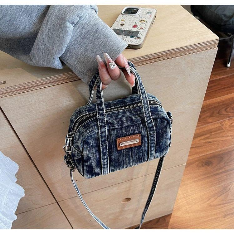 Denim Cloth Bag Women s Niche Design Cross-body Korean Style High-end Feeling Old Hand Pillow 18x8x12 синій
Denim Cloth Bag Women s Niche Design Cross-body Korean Style High-end Feeling Old Hand Pillow 18x8x12 синій