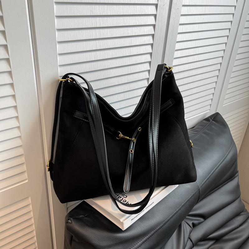 Простая замшевая сумка женская большая вместимость 2025 осень новая повседневная на плечо мессенджер для работы сумка-тоут рюкзак чёрный
Простая замшевая сумка женская большая вместимость 2025 осень новая повседневная на плечо мессенджер для работы сумка-тоут рюкзак чёрный