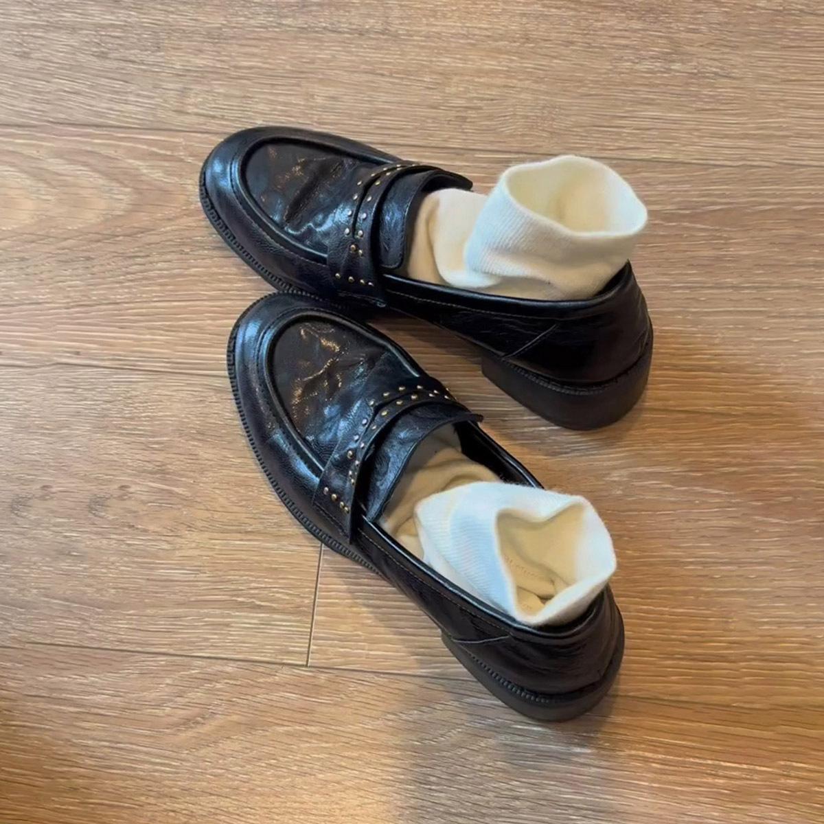 Версия из овчины~ Британский стиль черный универсальный заклепки мелкий лофер туфли одинарные женские круглый носок толстый каблук одна педаль маленькие кожаные туфли 40
Версия из овчины~ Британский стиль черный универсальный заклепки мелкий лофер туфли одинарные женские круглый носок толстый каблук одна педаль маленькие кожаные туфли 40