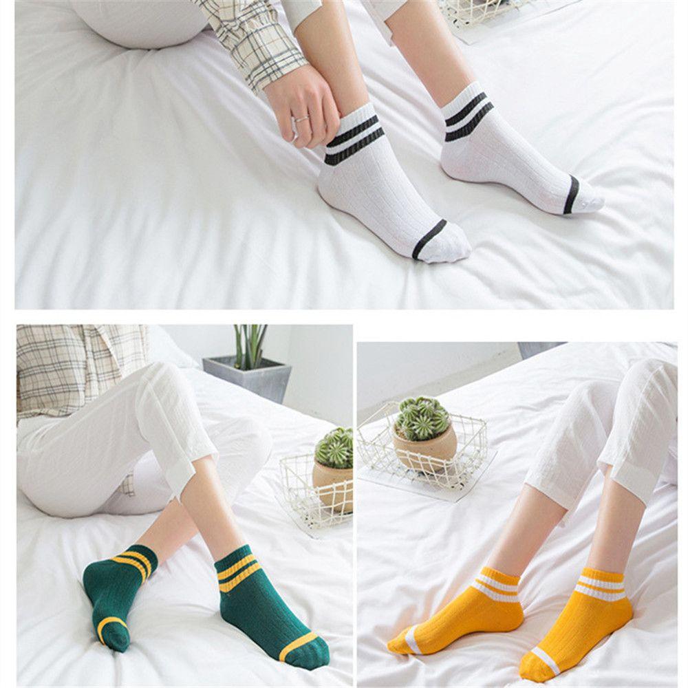 Модные корейские короткие носки с двумя полосками, свежие и милые полосатые спортивные носки
Модные корейские короткие носки с двумя полосками, свежие и милые полосатые спортивные носки