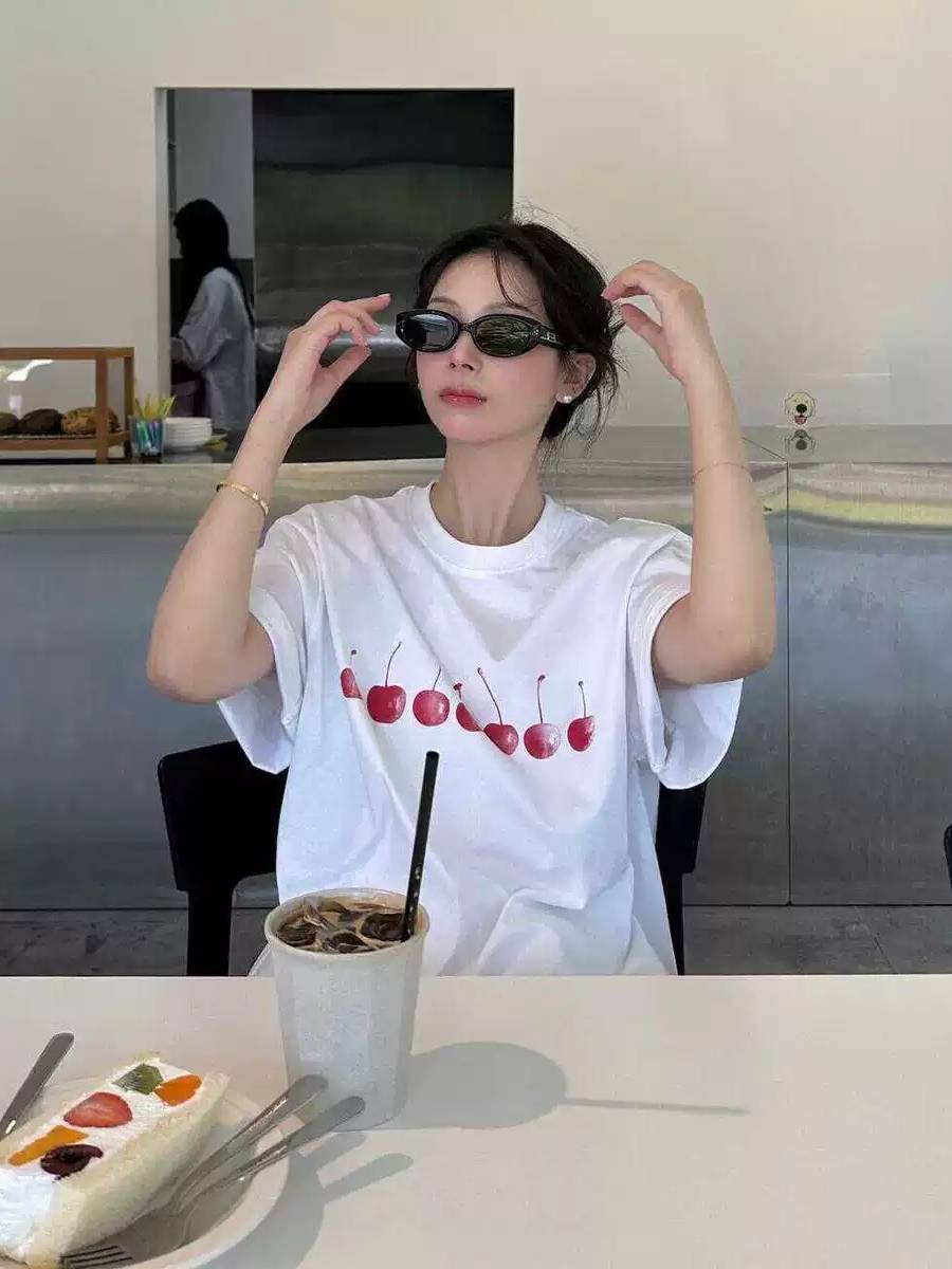 2025ins Cherry Age Reduction Printed Casual White Short Sleeve Loose Simple Cotton Heavy Sleeve Short Sleeve T-Shirt Women S
2025ins Cherry Age Reduction Printed Casual White Short Sleeve Loose Simple Cotton Heavy Sleeve Short Sleeve T-Shirt Women S