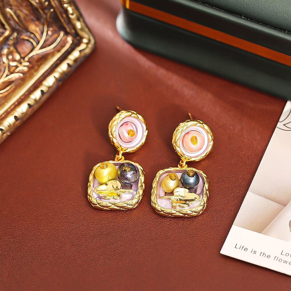 Vintage Monet s Garden Pearl Necklace & Gold-Plated Stud Earrings Set
Vintage Monet s Garden Pearl Necklace & Gold-Plated Stud Earrings Set