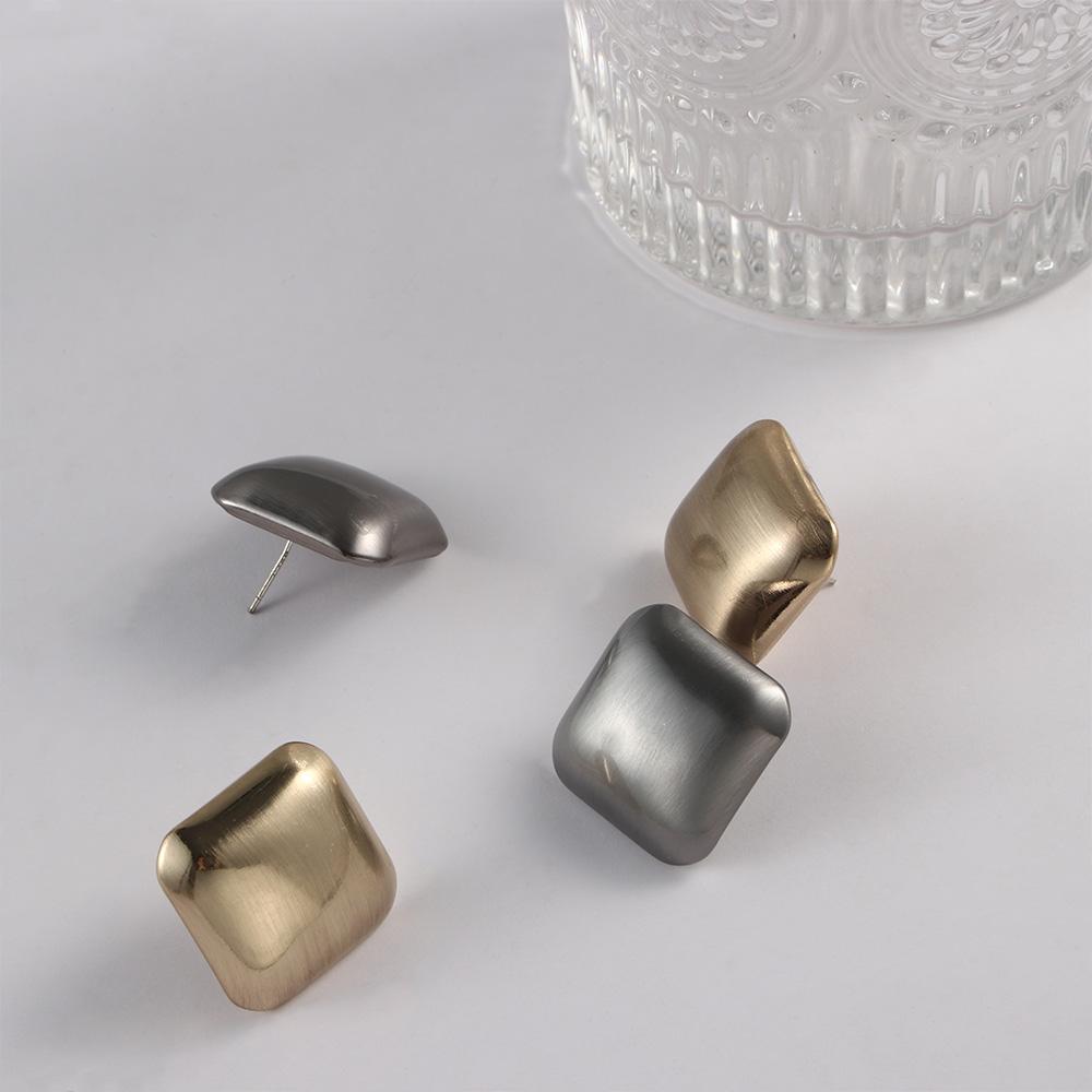 Temperament Chic Smooth Reflective Girls Women Metal Earrings Geometric Stud Earrings Irregular A
Temperament Chic Smooth Reflective Girls Women Metal Earrings Geometric Stud Earrings Irregular A