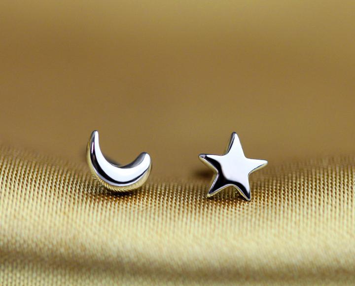 New Zircon Earrings Moon And Star Earrings Minimalist Simple Small Earrings For Friends New Year Gift New Product Launch
New Zircon Earrings Moon And Star Earrings Minimalist Simple Small Earrings For Friends New Year Gift New Product Launch