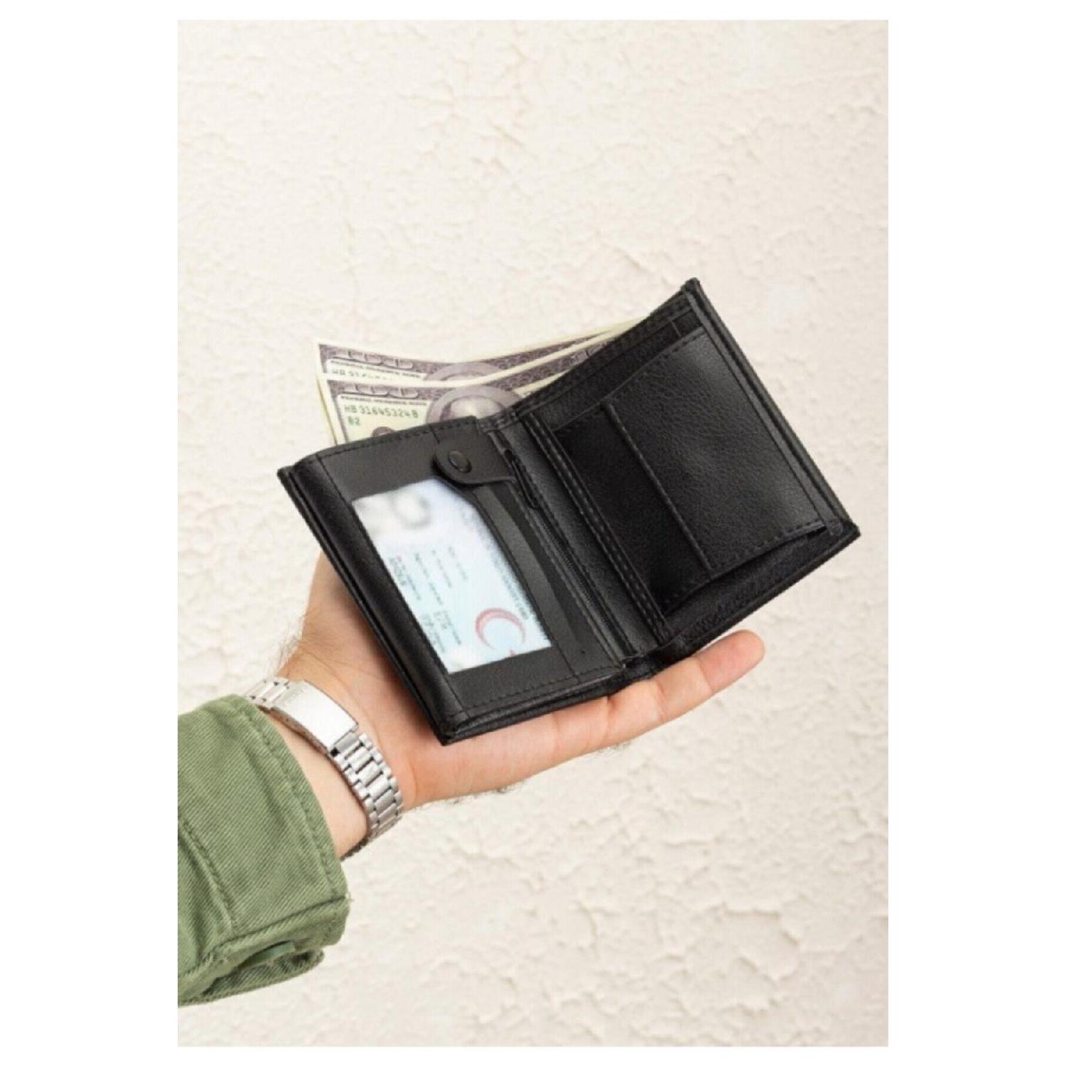 Мужской черный кошелек из натуральной кожи на 13 отделений чёрный
Мужской черный кошелек из натуральной кожи на 13 отделений чёрный