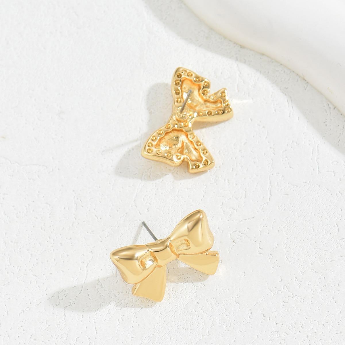Korean light luxury bow stud earrings original design gold niche design earrings versatile Internet celebrity style earrings earrings 18K
Korean light luxury bow stud earrings original design gold niche design earrings versatile Internet celebrity style earrings earrings 18K