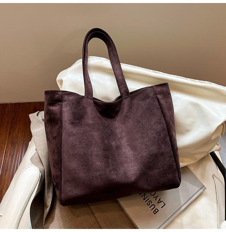 Leather velvet bag women s bag large capacity new fashion messenger bag portable commuter bag versatile tote bag
Leather velvet bag women s bag large capacity new fashion messenger bag portable commuter bag versatile tote bag