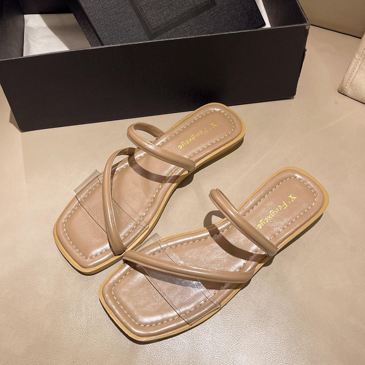 Slippers women s summer wear flat-bottomed non-slip Roman shoes waterproof seaside going out beach square head fashionable transparent sandals 41 коричневий
Slippers women s summer wear flat-bottomed non-slip Roman shoes waterproof seaside going out beach square head fashionable transparent sandals 41 коричневий