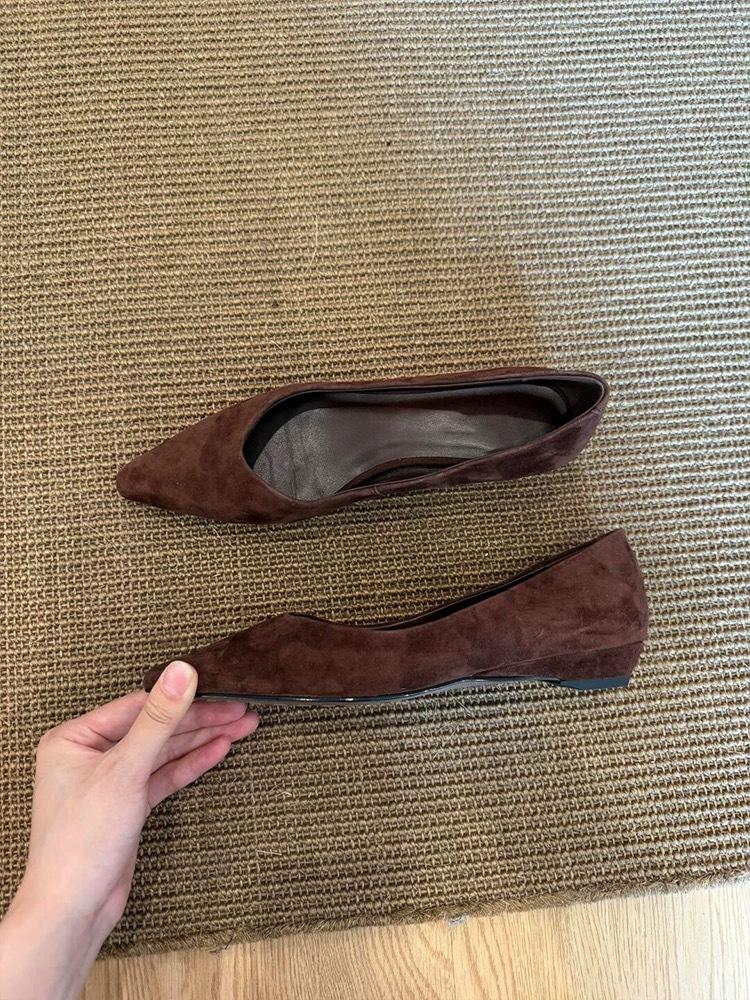 Sheepskin version~ Minimalist suede pointed head shallow mouth small wedge heel single shoes women s 2025 new autumn versatile commuter shoes 40 коричневый
Sheepskin version~ Minimalist suede pointed head shallow mouth small wedge heel single shoes women s 2025 new autumn versatile commuter shoes 40 коричневый