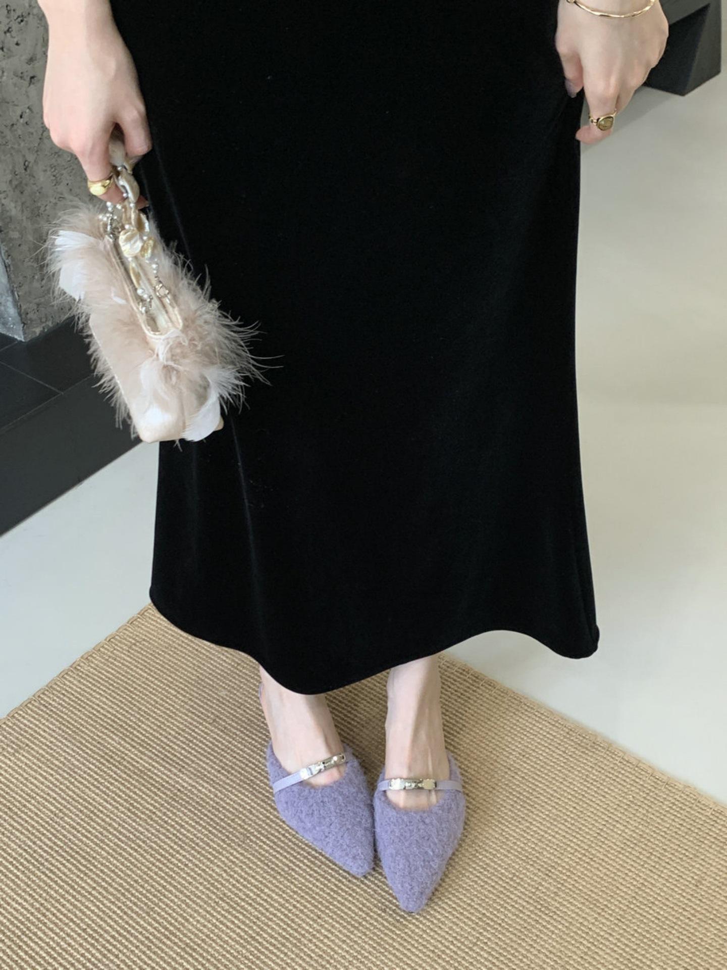 2025 autumn and winter new Mao Mao temperament bag head dragging female European and American style fine heel pointed head one-word buckle belt 39
2025 autumn and winter new Mao Mao temperament bag head dragging female European and American style fine heel pointed head one-word buckle belt 39