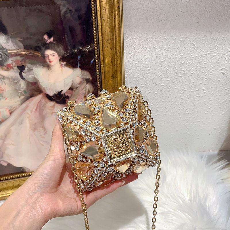 Luxury Glitter Metal Box Women Handbag Crystal Clutch Purse Wedding Party Bling Shiny Mini Bag Rhinestones Diamond Evening Bag золотой
Luxury Glitter Metal Box Women Handbag Crystal Clutch Purse Wedding Party Bling Shiny Mini Bag Rhinestones Diamond Evening Bag золотой