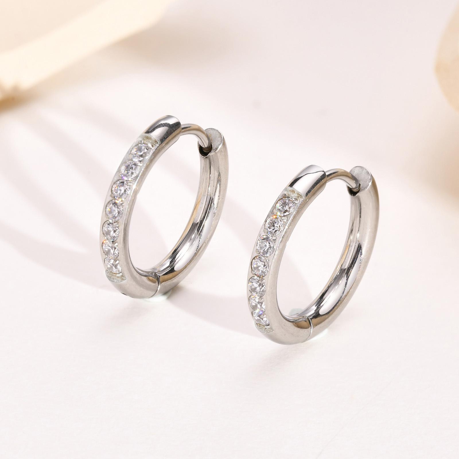 17MM Hoop Huggie Earrings for Women Wear Gifts Jewelry, Gold Color Stainless Steel Hoops with Bling AAA CZ Stones
17MM Hoop Huggie Earrings for Women Wear Gifts Jewelry, Gold Color Stainless Steel Hoops with Bling AAA CZ Stones
