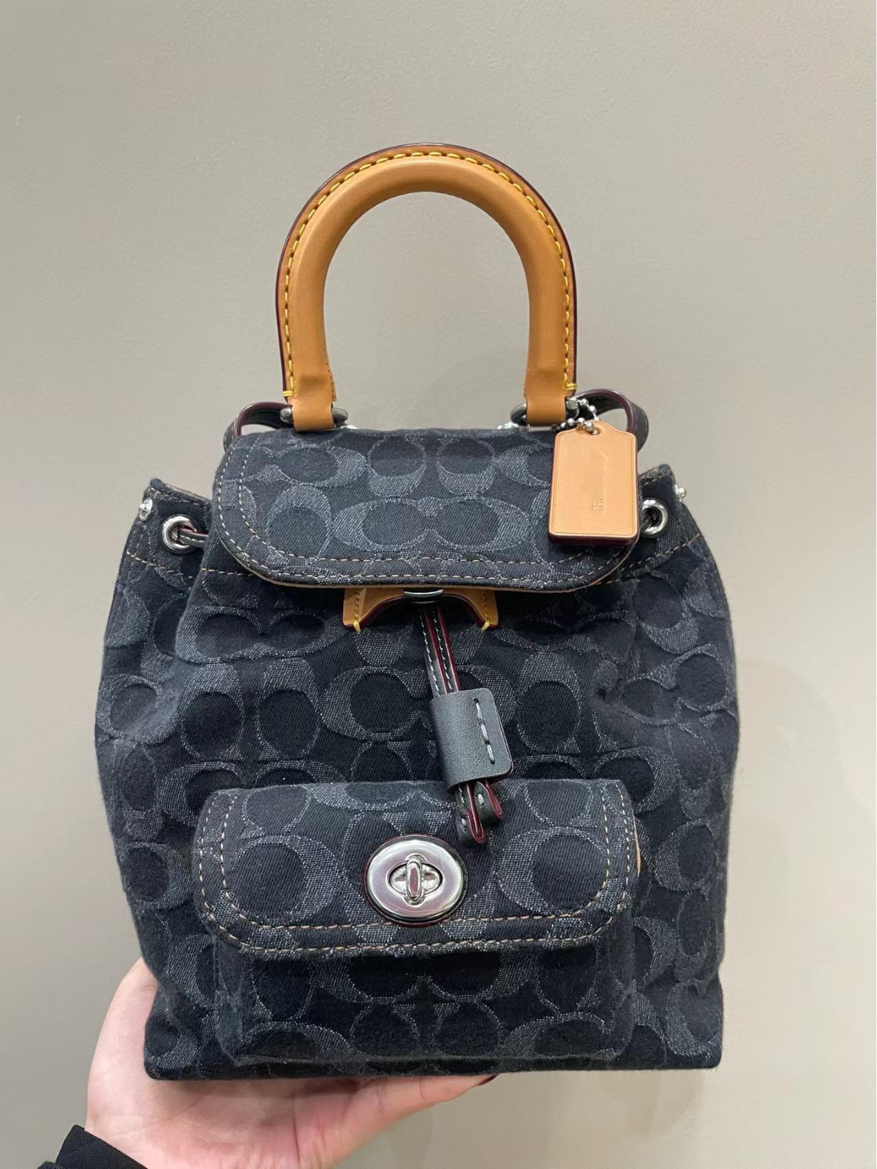 Сумка-тоут Koujia Riya из шамбре: Стильный джинсовый рюкзак на шнурке 23x21.5x12 cm
Сумка-тоут Koujia Riya из шамбре: Стильный джинсовый рюкзак на шнурке 23x21.5x12 cm