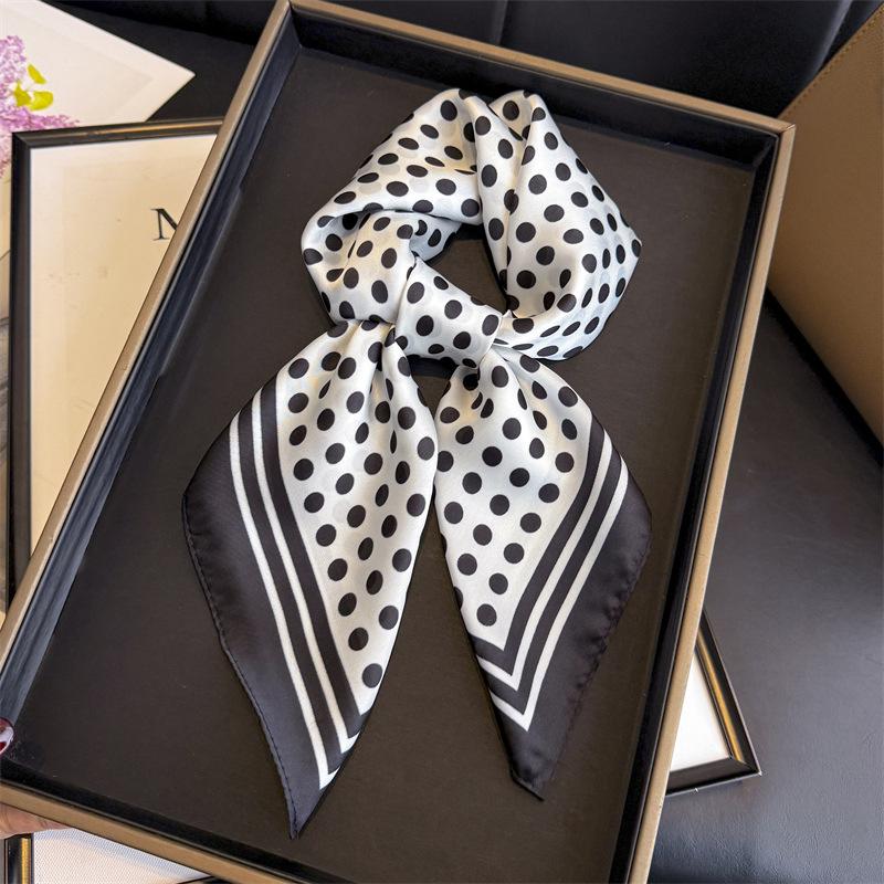 Women s Scarf Turban Hijab Female Print Square Luxury Shawl Headscarf Neckerchief Headband Handkerchief Windproof Bandana Wraps 70x70cm
Women s Scarf Turban Hijab Female Print Square Luxury Shawl Headscarf Neckerchief Headband Handkerchief Windproof Bandana Wraps 70x70cm