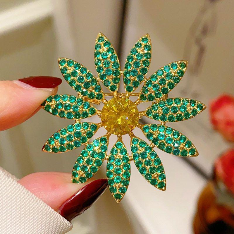 Sunflower Brooch, High-end Feminine Charm, Full Diamond Chrysanthemum Brooch, Niche Design Sense, Brooch, Suit Accessory
Sunflower Brooch, High-end Feminine Charm, Full Diamond Chrysanthemum Brooch, Niche Design Sense, Brooch, Suit Accessory