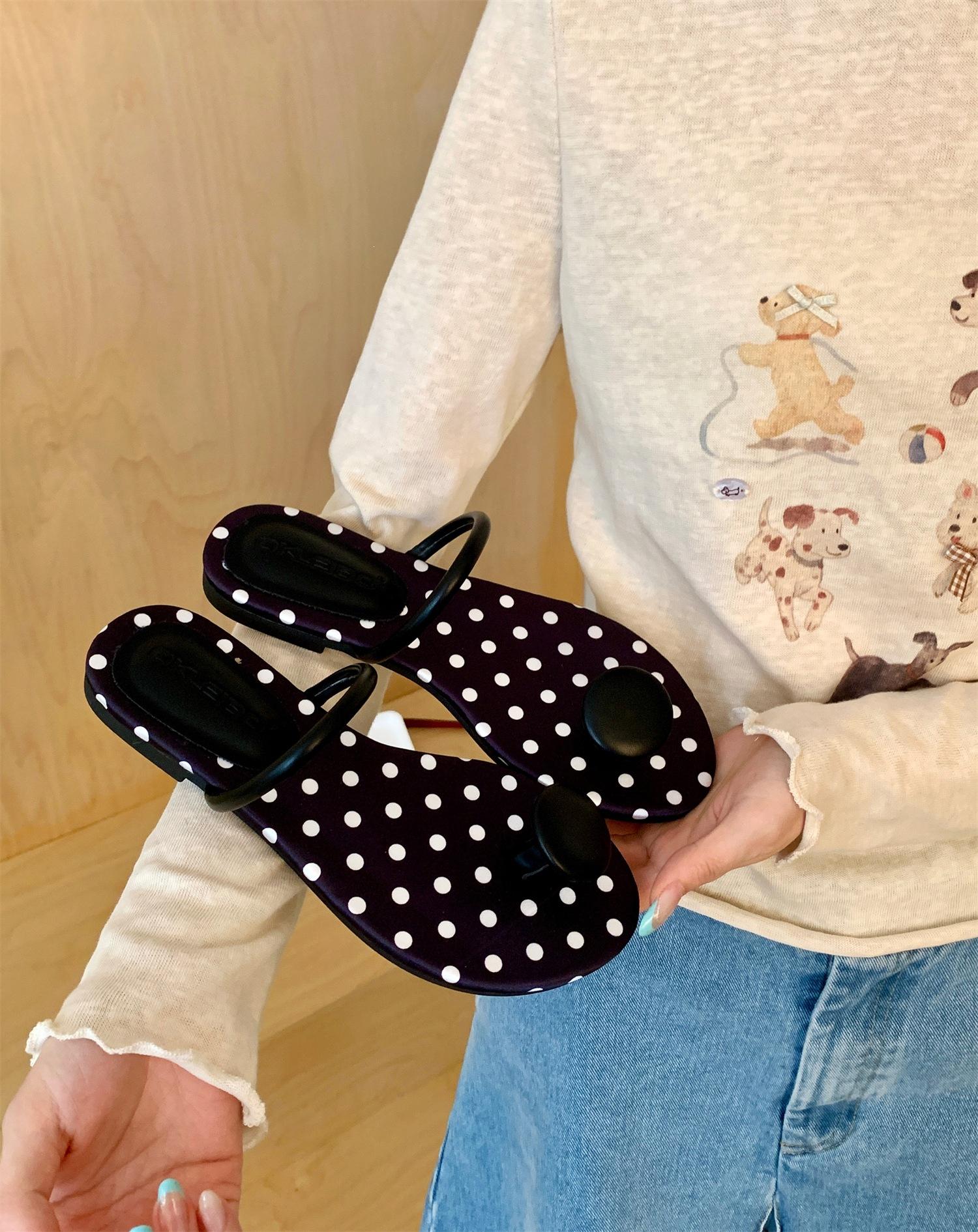 Polka Dot Toe Slippers Women Wear Summer Flat-Bottomed Beach Slippers Holiday Style Sandals Women 39 чорний
Polka Dot Toe Slippers Women Wear Summer Flat-Bottomed Beach Slippers Holiday Style Sandals Women 39 чорний