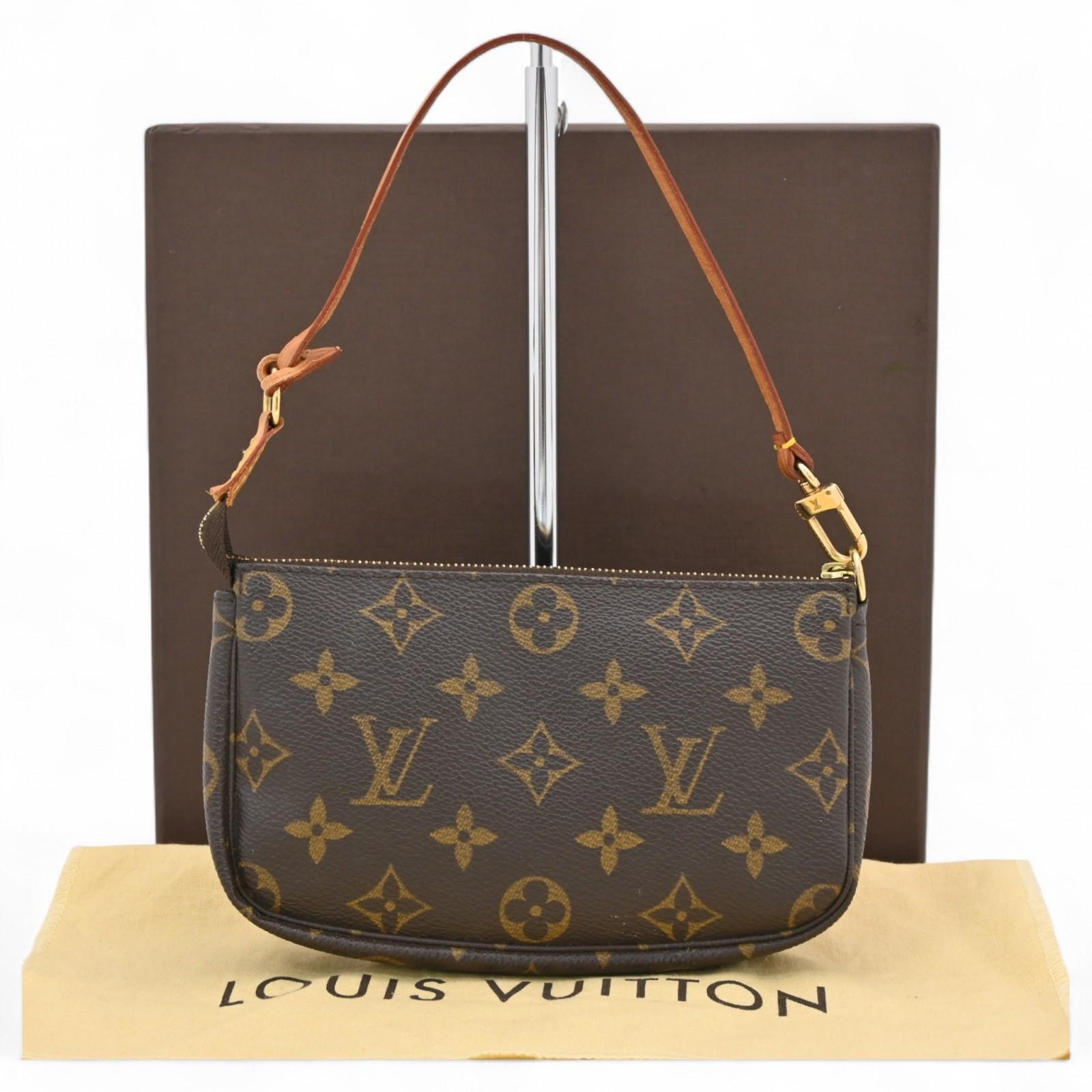 Оригінал LOUIS VUITTON Monogram Mini Pochette Accessoires lv9944gd
Оригінал LOUIS VUITTON Monogram Mini Pochette Accessoires lv9944gd