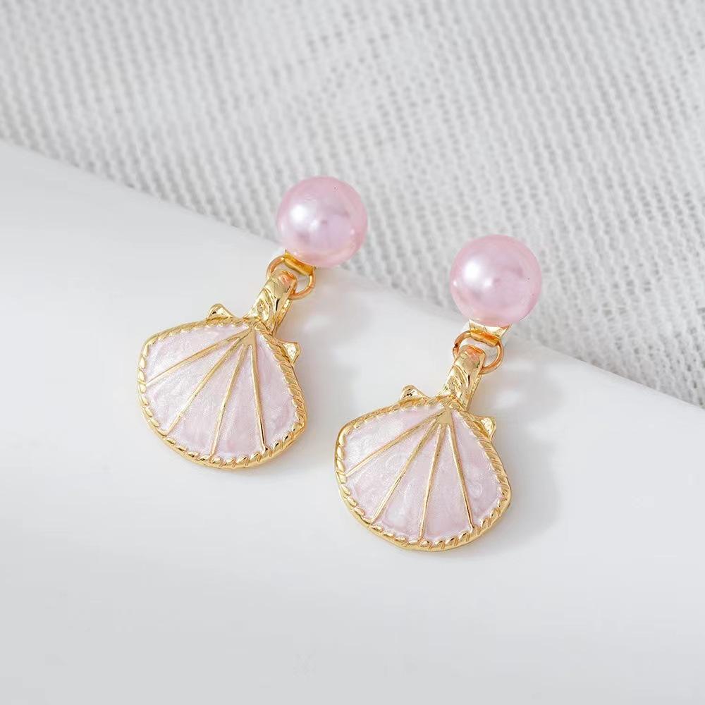 Fashion Enamel Shell Pearl Earrings For Women Exquisite Elegant Pendant Earrings Casual Vacation Party Jewelry Lady Gifts 1Pair рожевий
Fashion Enamel Shell Pearl Earrings For Women Exquisite Elegant Pendant Earrings Casual Vacation Party Jewelry Lady Gifts 1Pair рожевий