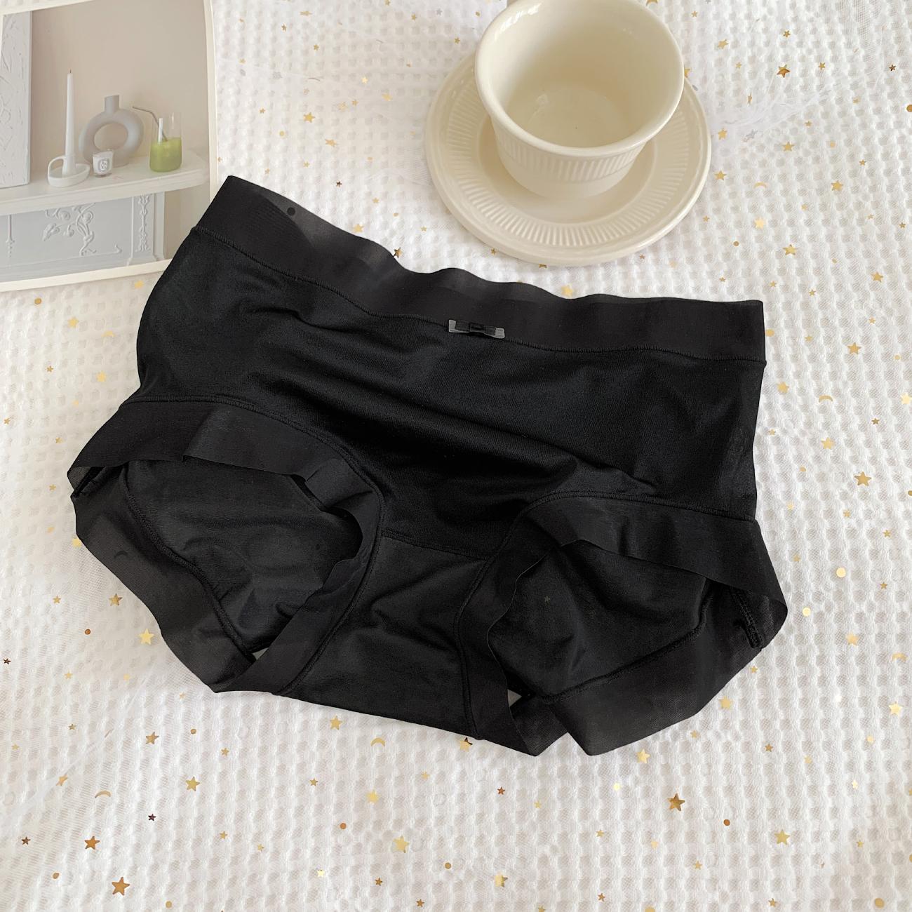 Супертонкие проницаемые для льда трусы-маски для лица для женщин, большие летние тонкие трусы со средней талией, бесшовные дышащие сексуальные кружевные шелковые трусики-шорты XL
Супертонкие проницаемые для льда трусы-маски для лица для женщин, большие летние тонкие трусы со средней талией, бесшовные дышащие сексуальные кружевные шелковые трусики-шорты XL