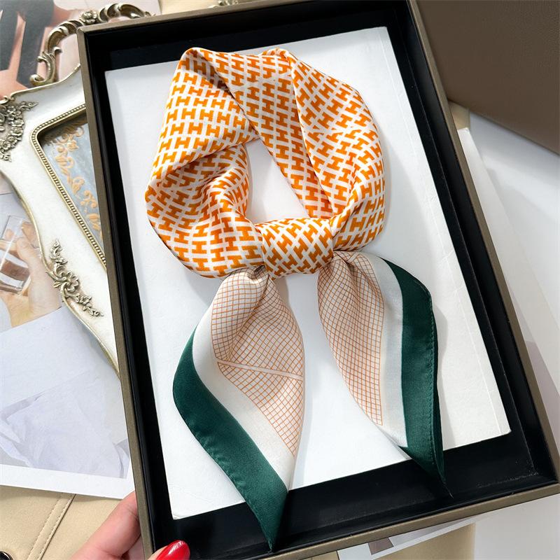 70*70Cm Popular Square Beach Scarves Four Seasons Kerchief Style For Women Luxury Headscarf Design Sunscreen Silk Hijab 70X70cm
70*70Cm Popular Square Beach Scarves Four Seasons Kerchief Style For Women Luxury Headscarf Design Sunscreen Silk Hijab 70X70cm