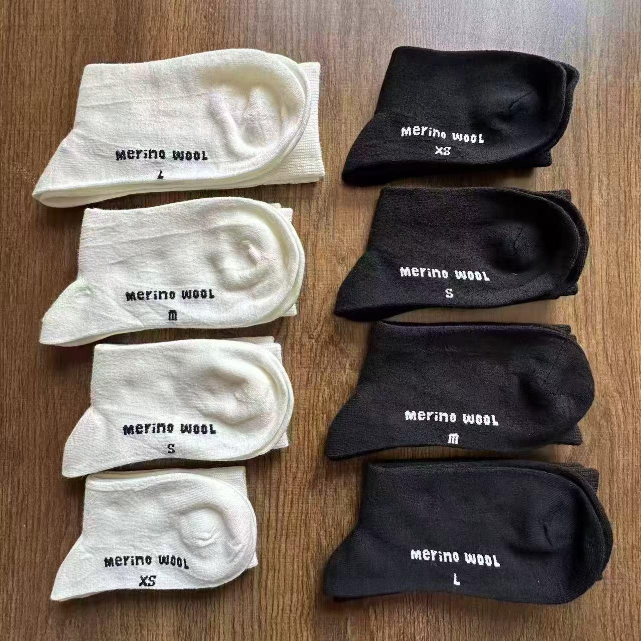 Australia Superfine Merino 20.5 Micron Wool Socks for Kids & Women, Solid Color, Four Seasons Wear Extra Small білий
Australia Superfine Merino 20.5 Micron Wool Socks for Kids & Women, Solid Color, Four Seasons Wear Extra Small білий