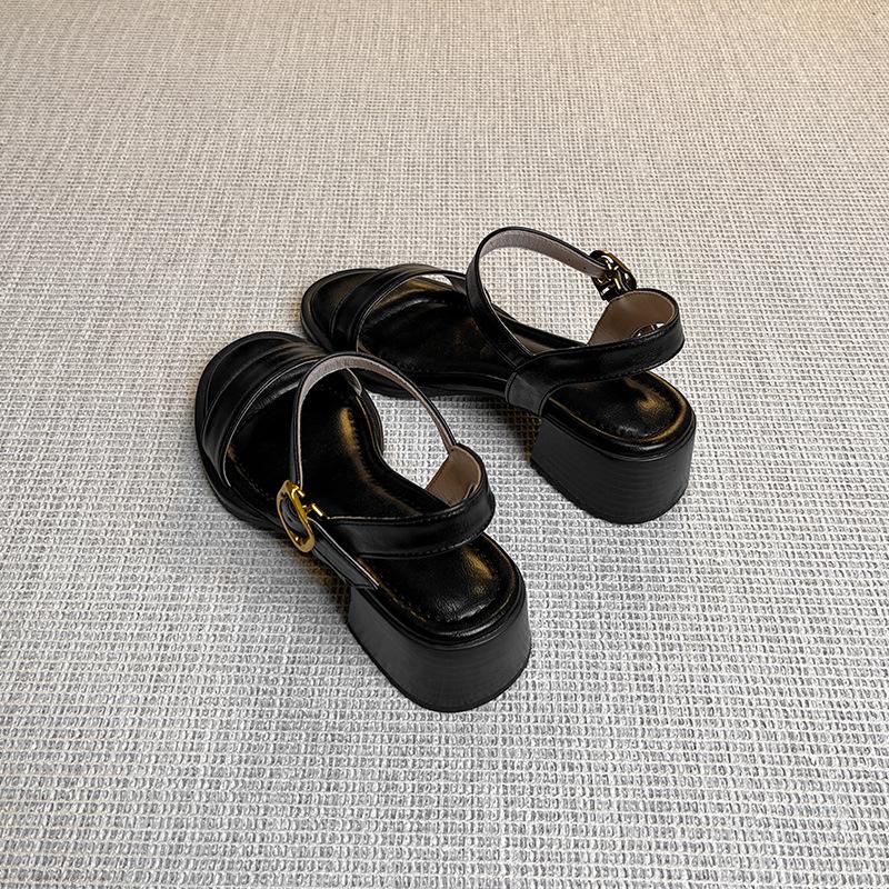 Spot retro elegant thick heel sandals women s summer new Roman shoes open toe with middle heel outside wearing beach shoes 40 чорний
Spot retro elegant thick heel sandals women s summer new Roman shoes open toe with middle heel outside wearing beach shoes 40 чорний