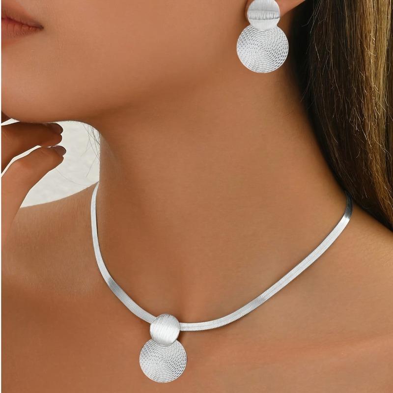 2-Piece Set: New Arrival Elegant Necklace & Stud Earrings Set for Women – A Stylish, High-End Gift and Accessory
2-Piece Set: New Arrival Elegant Necklace & Stud Earrings Set for Women – A Stylish, High-End Gift and Accessory