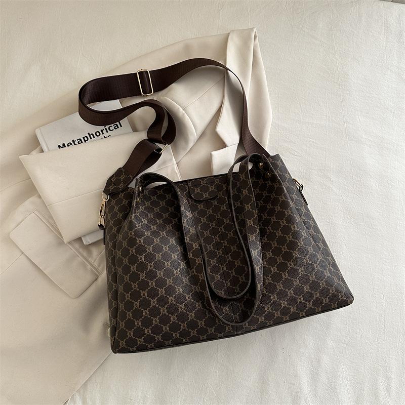 Большая вместительная сумка женская 2025 новая модная фактурная сумка через плечо универсальная сумка студенческая сумка