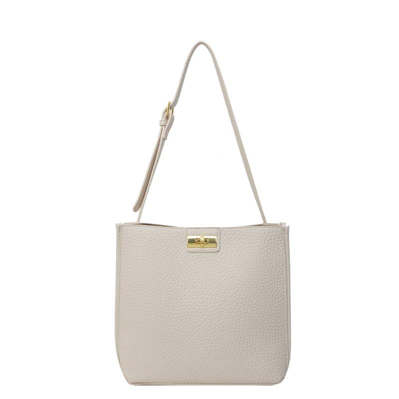 Retro texture simple commuter bag women s autumn new trendy casual armpit bag fashionable shoulder bag
Retro texture simple commuter bag women s autumn new trendy casual armpit bag fashionable shoulder bag