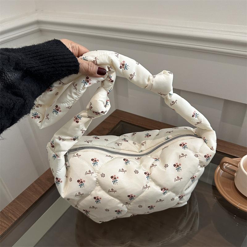 Women s bag 2025 winter new versatile ins high-value shoulder messenger bag women s foreign-style pleated dumpling bag women чорний
Women s bag 2025 winter new versatile ins high-value shoulder messenger bag women s foreign-style pleated dumpling bag women чорний