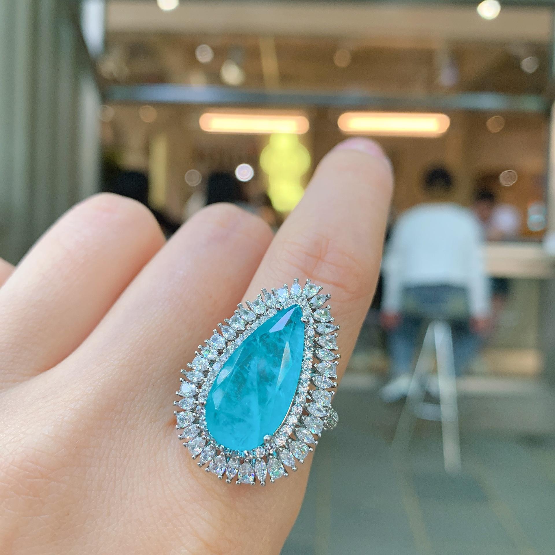 Color treasure European and American retro necklace female inlaid imitation Paraiba main stone large water drop 10 * 20 ring pendant female
Color treasure European and American retro necklace female inlaid imitation Paraiba main stone large water drop 10 * 20 ring pendant female