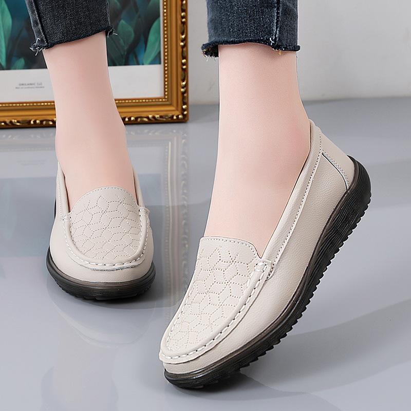 Spring New Leather Cow Tendon Soft Sole Casual Shoes Shallow Women s Single Shoes Non-slip Large Mother s Shoes 2026 35 бежевый
Spring New Leather Cow Tendon Soft Sole Casual Shoes Shallow Women s Single Shoes Non-slip Large Mother s Shoes 2026 35 бежевый