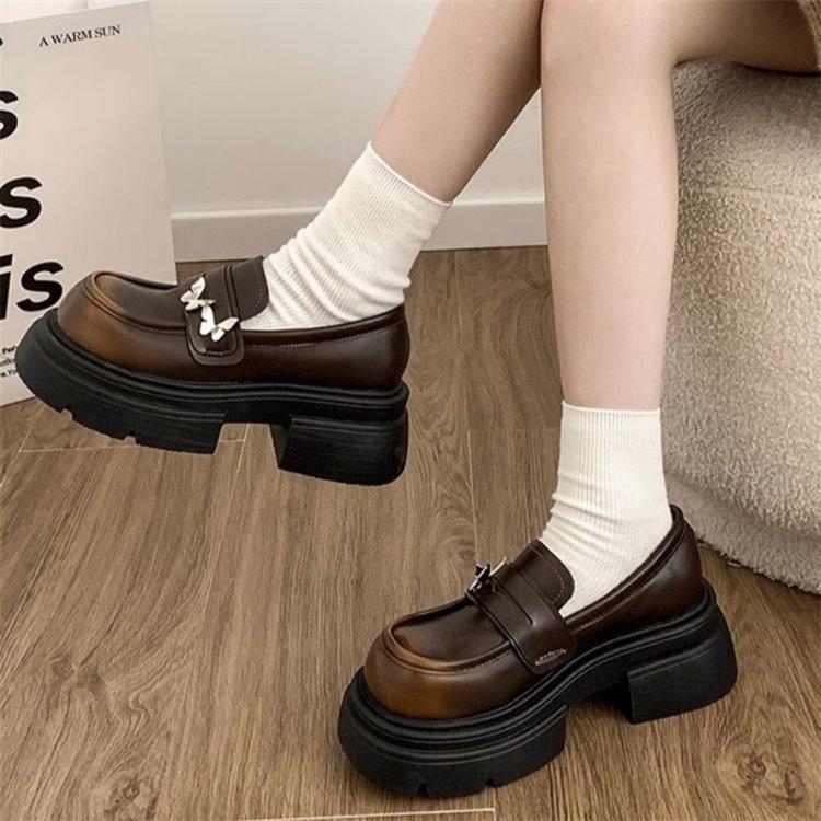 Маленькие кожаные туфли на толстой подошве в британском стиле, весна-осень 2024 года, новые универсальные мокасины с одной педалью, детские, весенние, высокое качество 40 коричневый
Маленькие кожаные туфли на толстой подошве в британском стиле, весна-осень 2024 года, новые универсальные мокасины с одной педалью, детские, весенние, высокое качество 40 коричневый