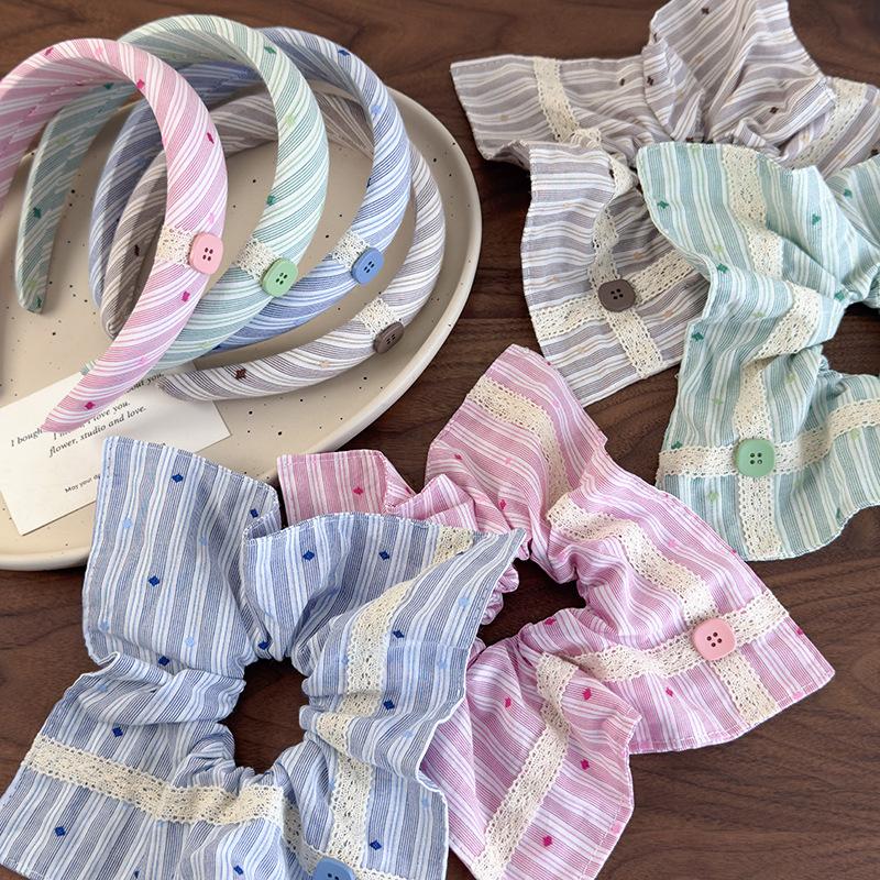 Spring Colourful Striped Button Lace Fabric Headbands Square Hair Ties Womans Girls Fashion Sweet Hair Hoop Head Rope Hair Band
Spring Colourful Striped Button Lace Fabric Headbands Square Hair Ties Womans Girls Fashion Sweet Hair Hoop Head Rope Hair Band