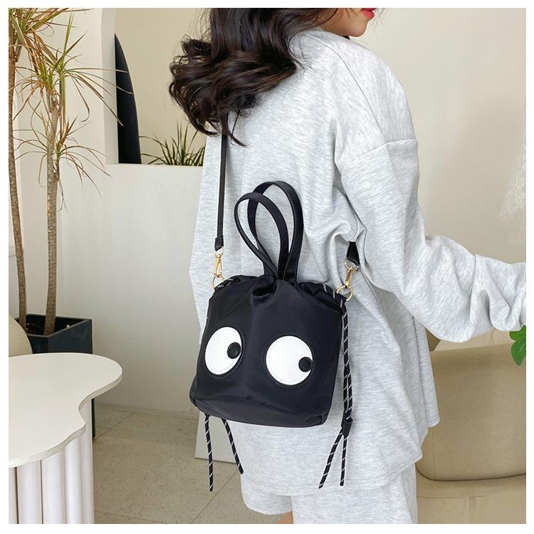 Cute fashion funny shoulder bag 2025 new versatile casual handbag shopping student class female messenger bag
Cute fashion funny shoulder bag 2025 new versatile casual handbag shopping student class female messenger bag