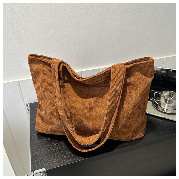 2024 зима новый тренд мода большая вместительная сумка через плечо повседневная ретро сумка большая вместительная сумка для поездок на работу женская темно-коричневого
2024 зима новый тренд мода большая вместительная сумка через плечо повседневная ретро сумка большая вместительная сумка для поездок на работу женская темно-коричневого