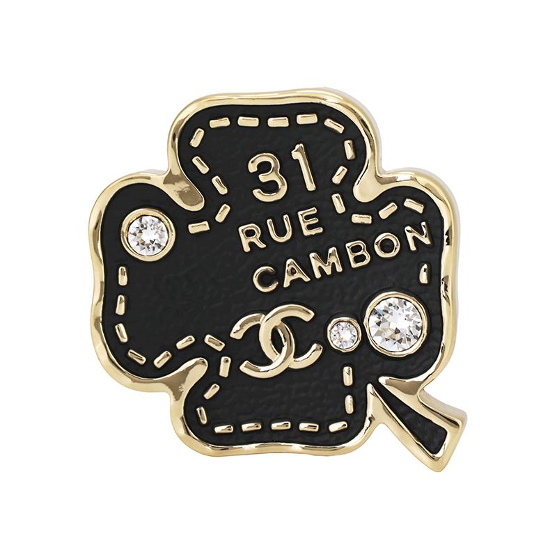 CHANEL four-leaf clover engraved with brand logo - brooch, same style for men and women, black чёрный
CHANEL four-leaf clover engraved with brand logo - brooch, same style for men and women, black чёрный