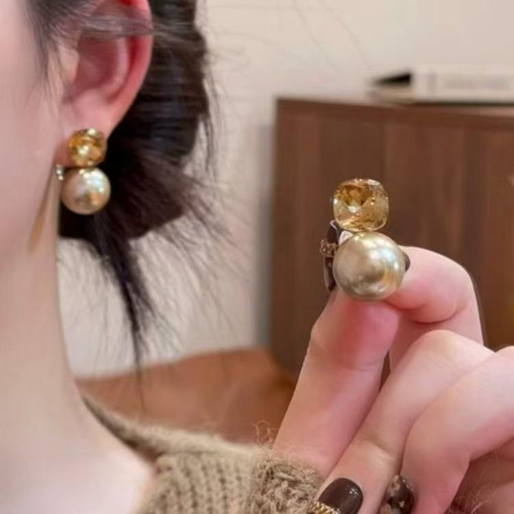 Exquisite Women s Pearl Earrings - 2025 Autumn/Winter Hot Seller, Versatile Champagne Color, Two-Way Wear
Exquisite Women s Pearl Earrings - 2025 Autumn/Winter Hot Seller, Versatile Champagne Color, Two-Way Wear