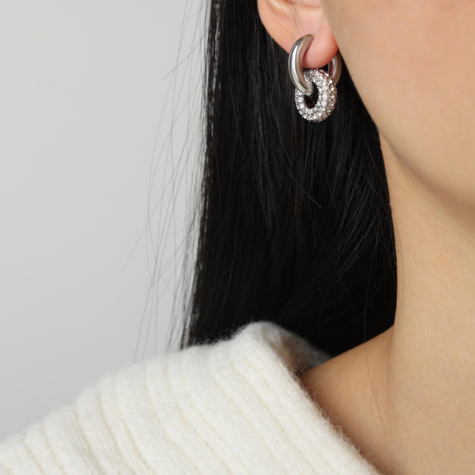High-end Sense Light Luxury Personalized Fashion Retro Titanium Steel Gold-plated Diamond Round Versatile Earrings Jewelry Women 2026
High-end Sense Light Luxury Personalized Fashion Retro Titanium Steel Gold-plated Diamond Round Versatile Earrings Jewelry Women 2026