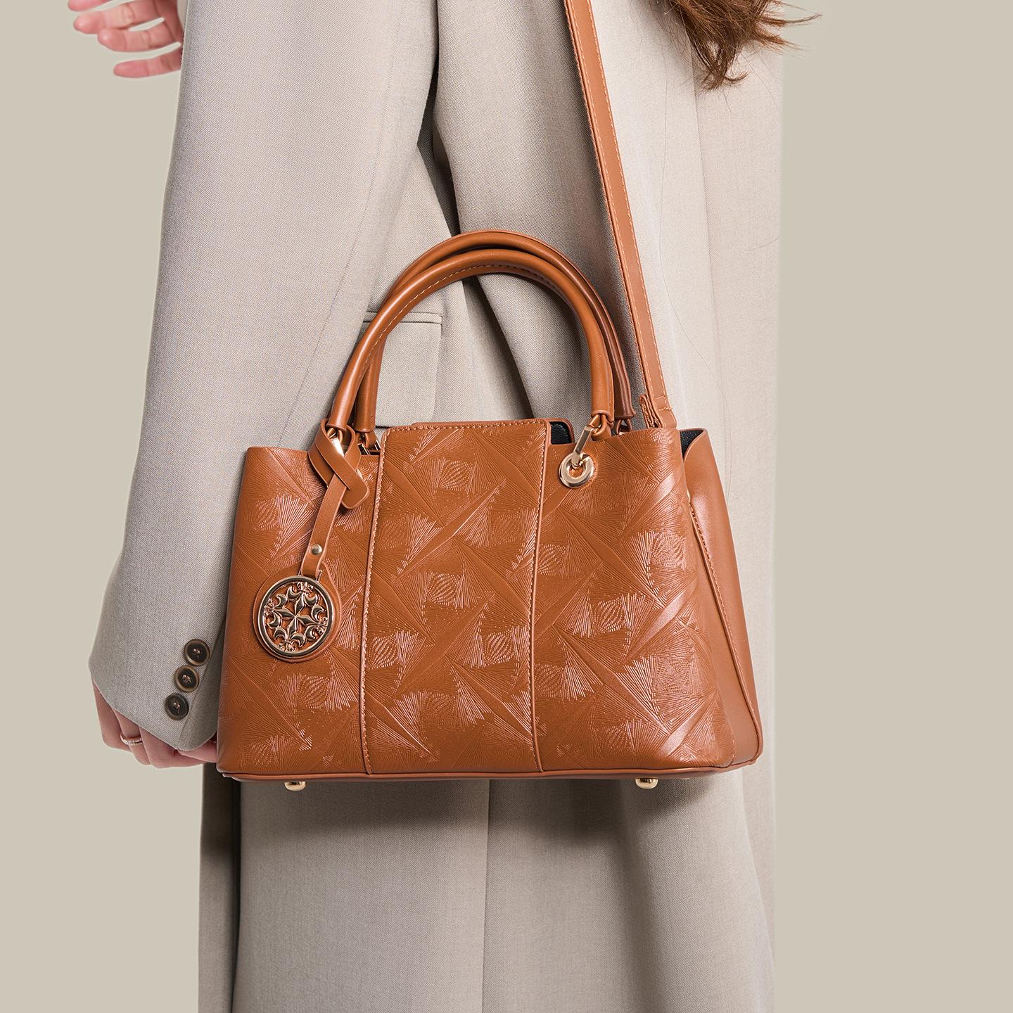 Birthday Gift Bag Women S Medium Women S Bag Atmospheric Women S Shoulder Messenger Bag Mother Bag Versatile Handbag
Birthday Gift Bag Women S Medium Women S Bag Atmospheric Women S Shoulder Messenger Bag Mother Bag Versatile Handbag