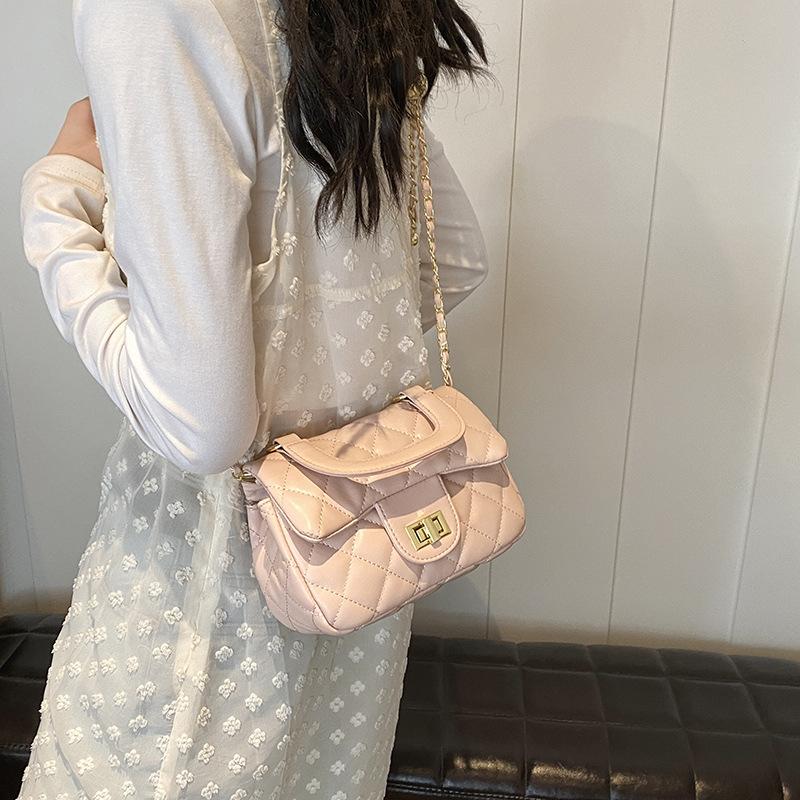 Niche design Xiaoxiangfeng rhombus chain bag women s 2025 spring and summer simple fashion shoulder messenger bag 19*9*15 білий
Niche design Xiaoxiangfeng rhombus chain bag women s 2025 spring and summer simple fashion shoulder messenger bag 19*9*15 білий