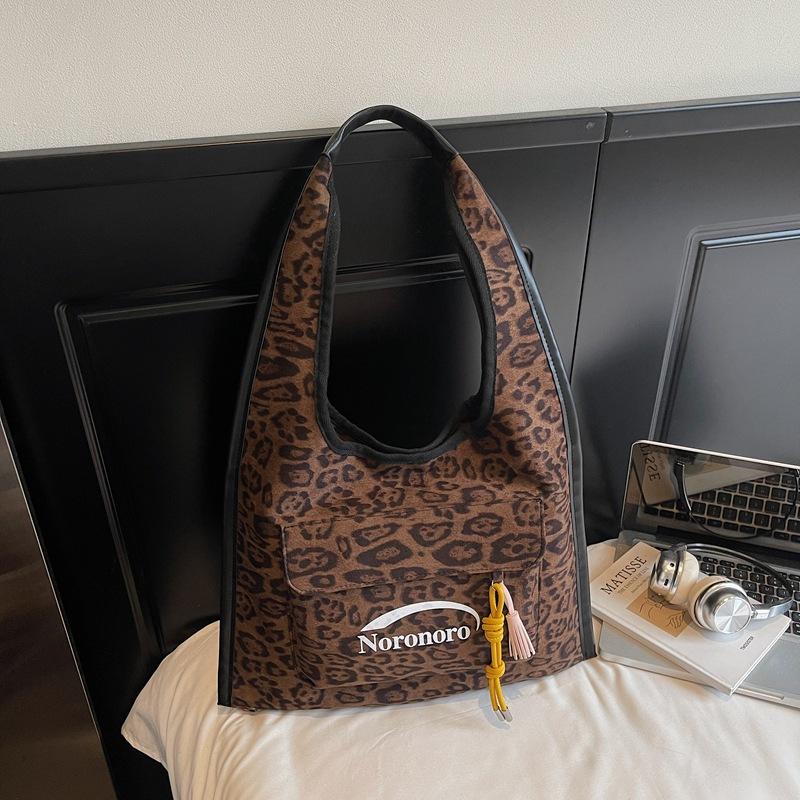 2025 autumn new lazy wind leopard print canvas bag large capacity commuter shoulder handbag casual tote bag women коричневый
2025 autumn new lazy wind leopard print canvas bag large capacity commuter shoulder handbag casual tote bag women коричневый