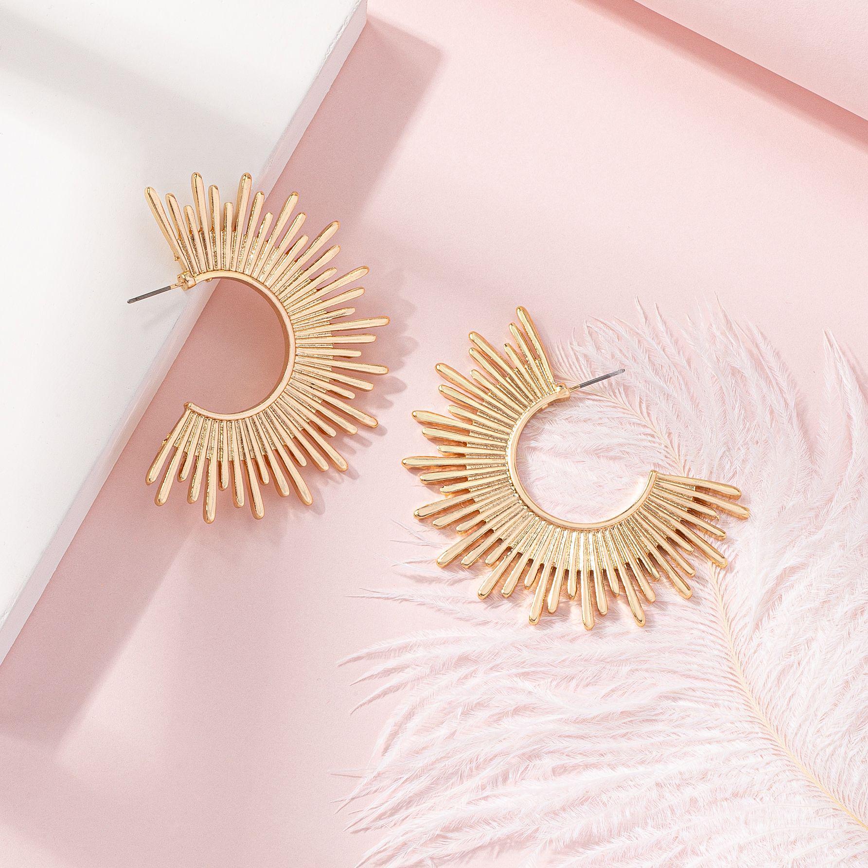 Геометрические длинные серьги-кольца - Минималистичный дизайн для женщин
Геометрические длинные серьги-кольца - Минималистичный дизайн для женщин