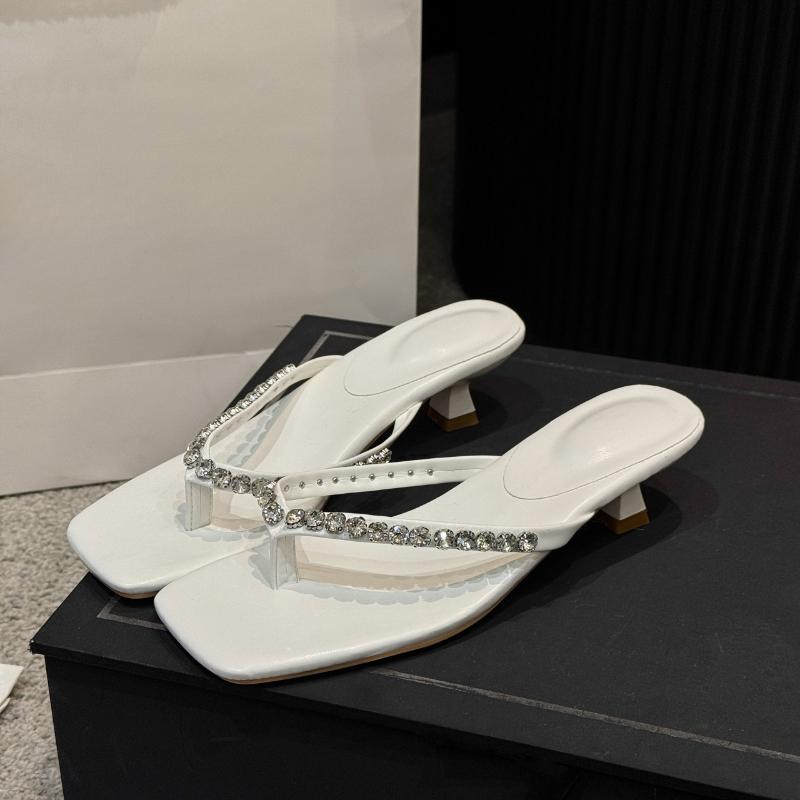 Fashion Women Summer Luxury Slides Shoes Rubber Flip Flops Shale Female Beach Pantofle Platform Designer Hawaiian Rhinestone Slippers 35 бежевый
Fashion Women Summer Luxury Slides Shoes Rubber Flip Flops Shale Female Beach Pantofle Platform Designer Hawaiian Rhinestone Slippers 35 бежевый