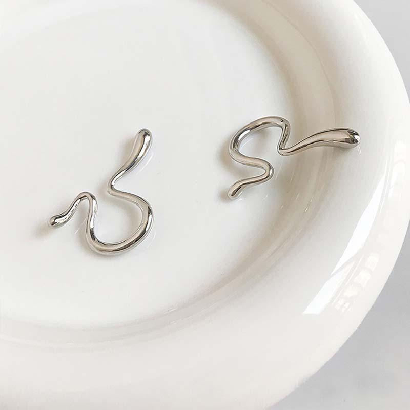 Irregular Piercing Cold Wind Earrings for Men and Women срібний
Irregular Piercing Cold Wind Earrings for Men and Women срібний