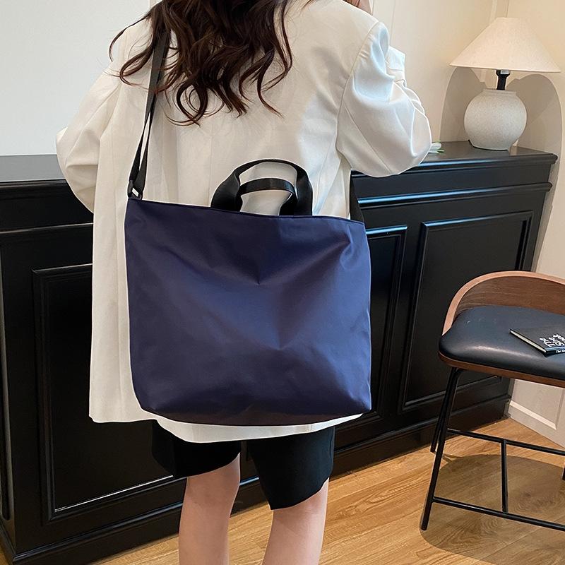 Large capacity tote bag women s summer 2025 new simple and versatile handbag shoulder messenger bag чёрный
Large capacity tote bag women s summer 2025 new simple and versatile handbag shoulder messenger bag чёрный