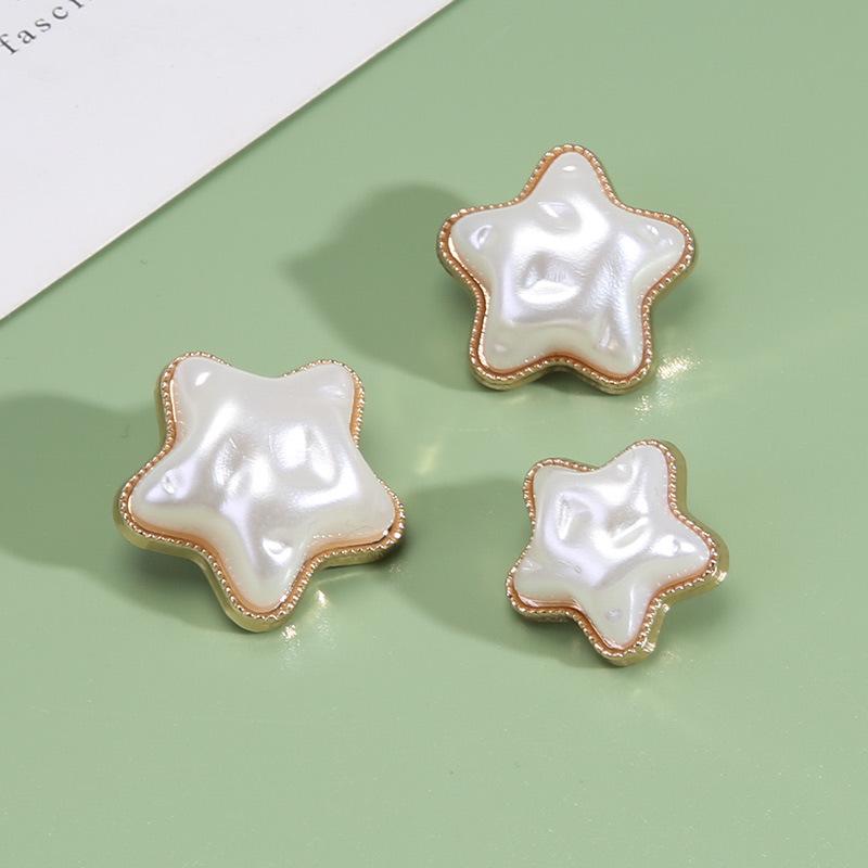 Пуговицы Высококачественный жемчужный женский топ пальто куртка свитер кардиган Декоративные пуговицы Универсальные пуговицы 2 #* 17mm * pattern
Пуговицы Высококачественный жемчужный женский топ пальто куртка свитер кардиган Декоративные пуговицы Универсальные пуговицы 2 #* 17mm * pattern