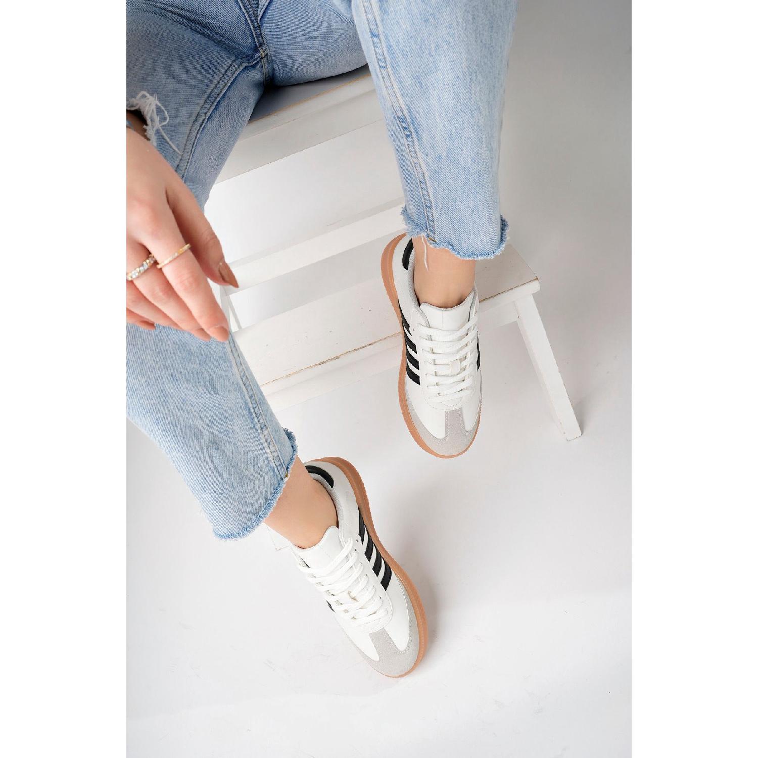 Белая женская повседневная обувь 40 белый
Белая женская повседневная обувь 40 белый