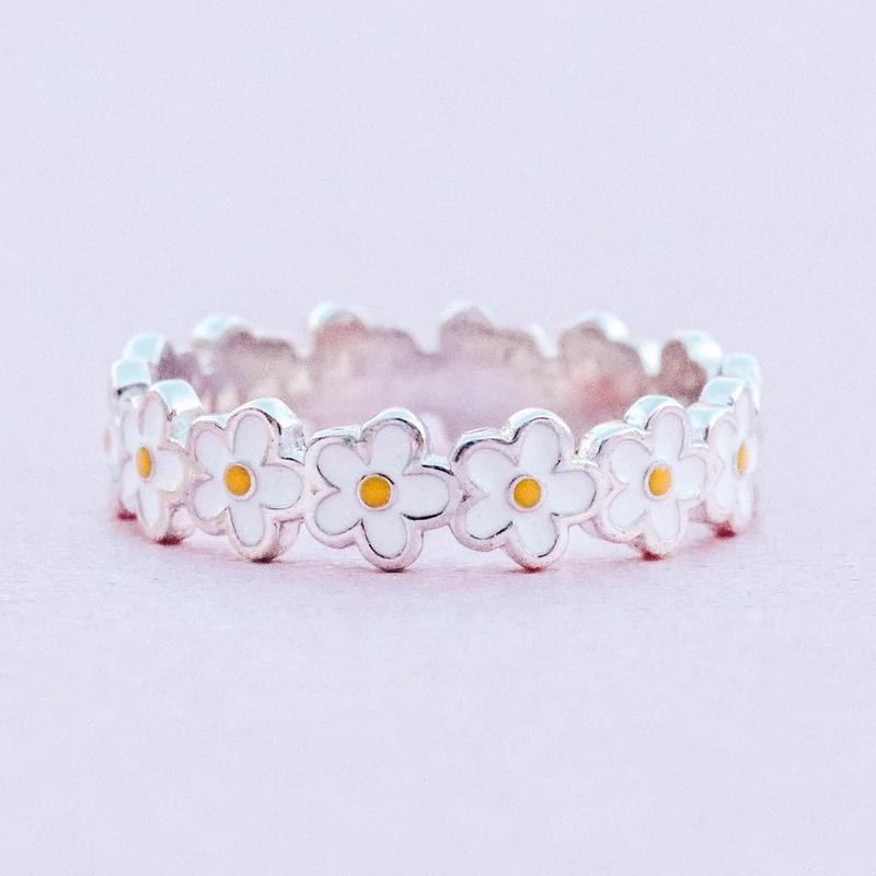 Huitan Dainty Small Flower Women Rings 2023 New Trendy Daisy Rings Handmade Enamel Band Accessory Wedding Party Fashion Zircon 6
Huitan Dainty Small Flower Women Rings 2023 New Trendy Daisy Rings Handmade Enamel Band Accessory Wedding Party Fashion Zircon 6